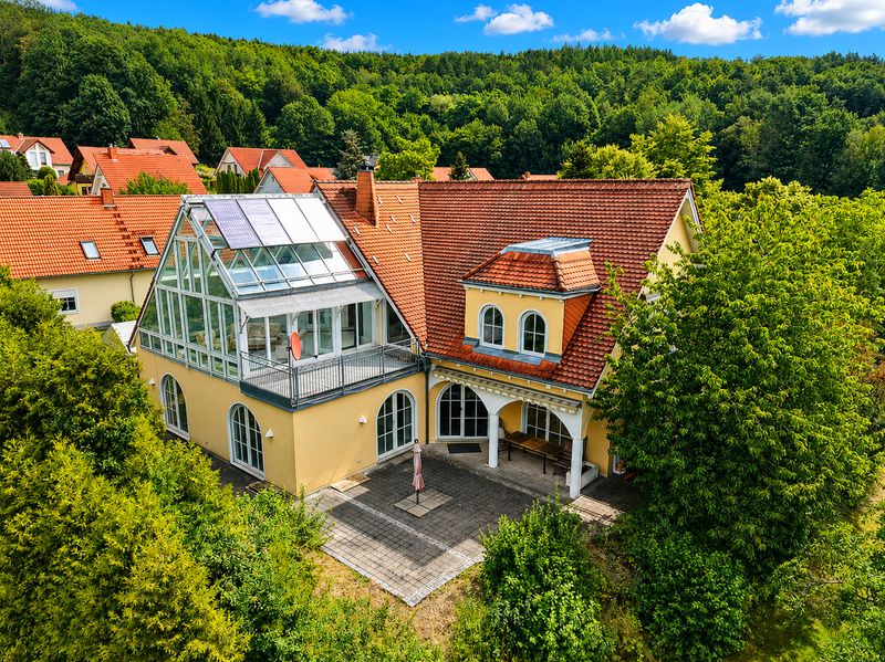 Exklusive Villa mit großem Garten in traumhafter Lage von Sonneberg